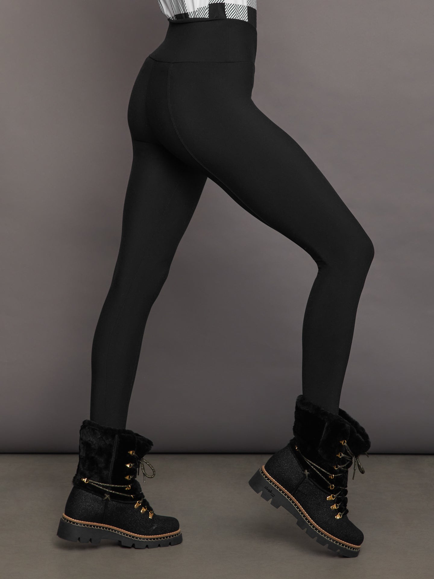 Stirrup Legging in Melt - BLACK – Carbon38