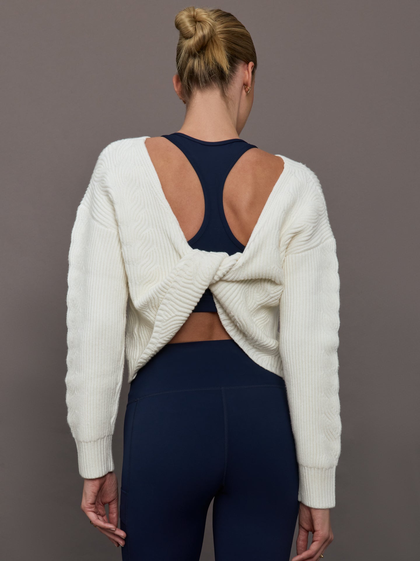 Twist Pullover - Ivory – Carbon38