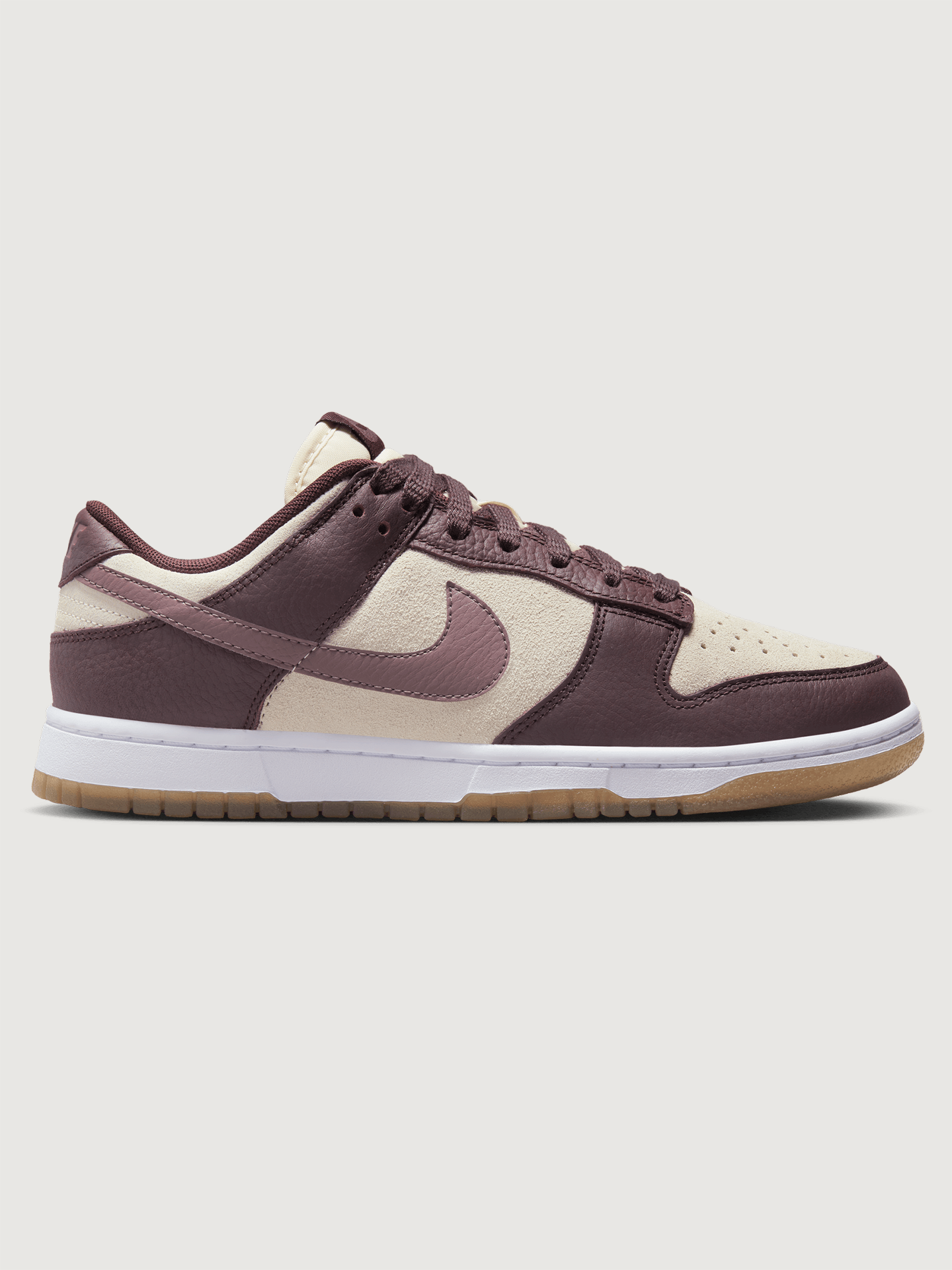 WMNS NIKE DUNK LOW COCONUT MILK/PLUM ECLIPSE-EARTH – Carbon38