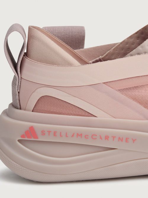 Sneakers in pink color with a biobased cage upper and lace-up closure.