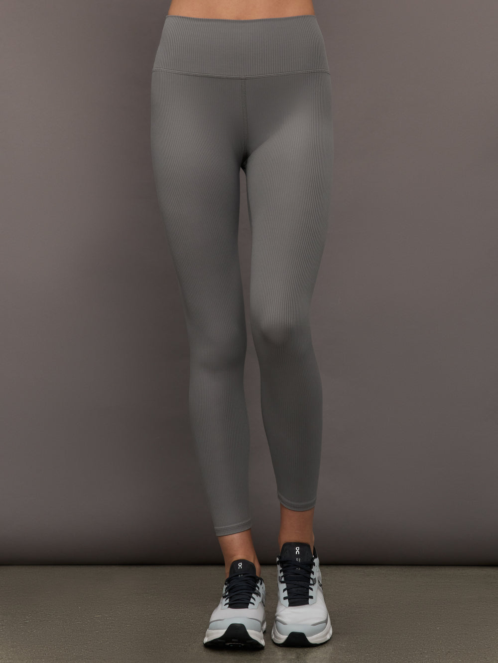 Women’s high rise Ribbed Melt leggings in Steel Grey, front view.