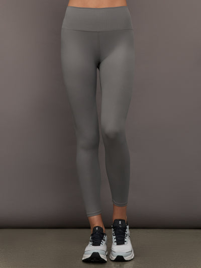 Women’s high rise Ribbed Melt leggings in Steel Grey, front view.
