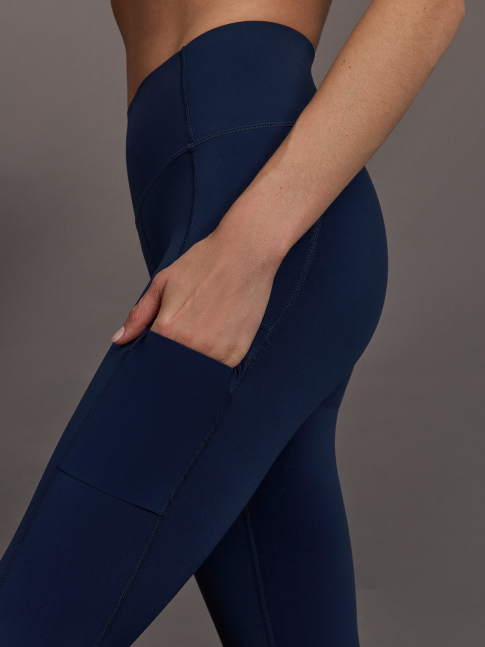 Close-up of pocket detail on Diamond Compression High Rise Pocket Legging Navy.