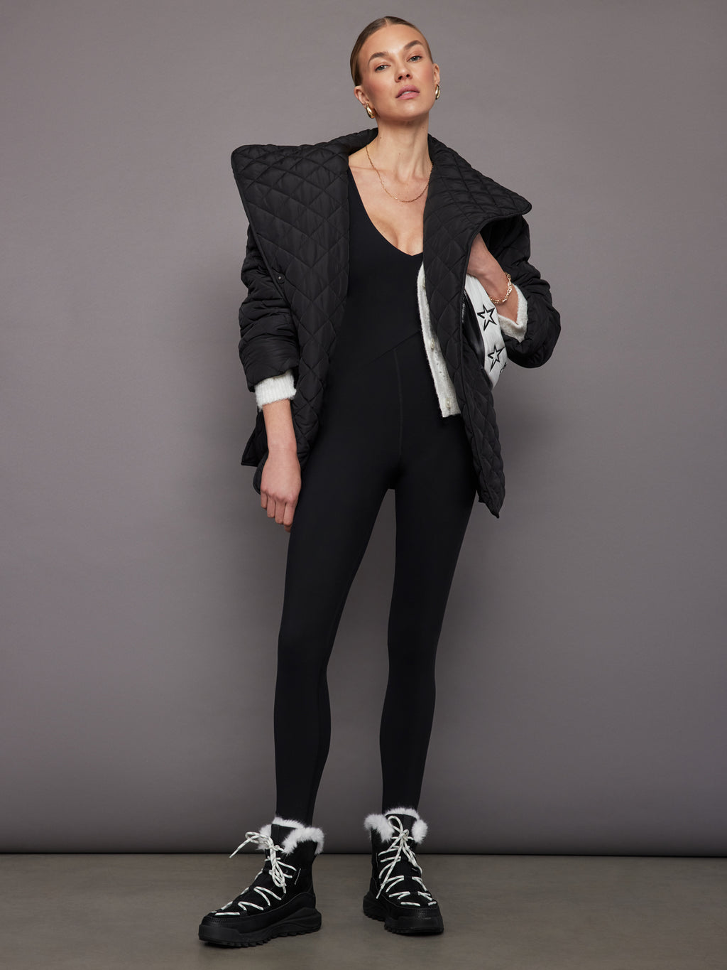 V-Neck Jumpsuit in Melt - Black – Carbon38
