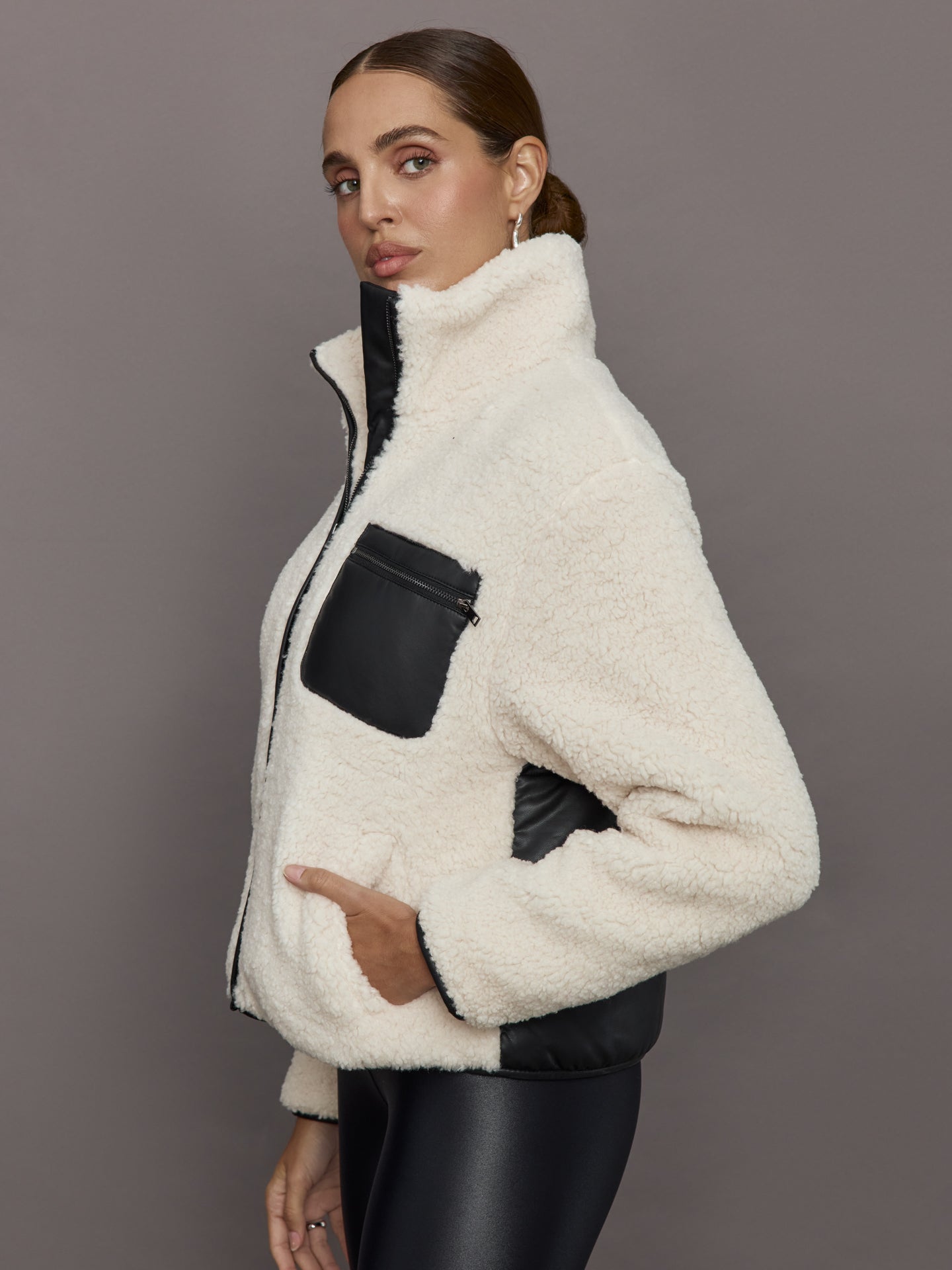Mixed Media Sherpa Jacket - Natural/ Black – Carbon38