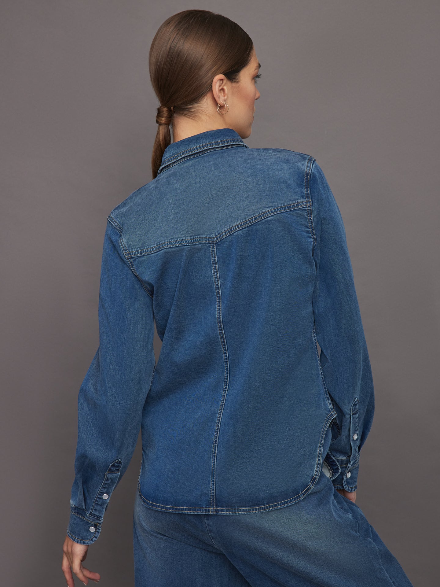 Chambray Denim Shirt - Medium Wash – Carbon38