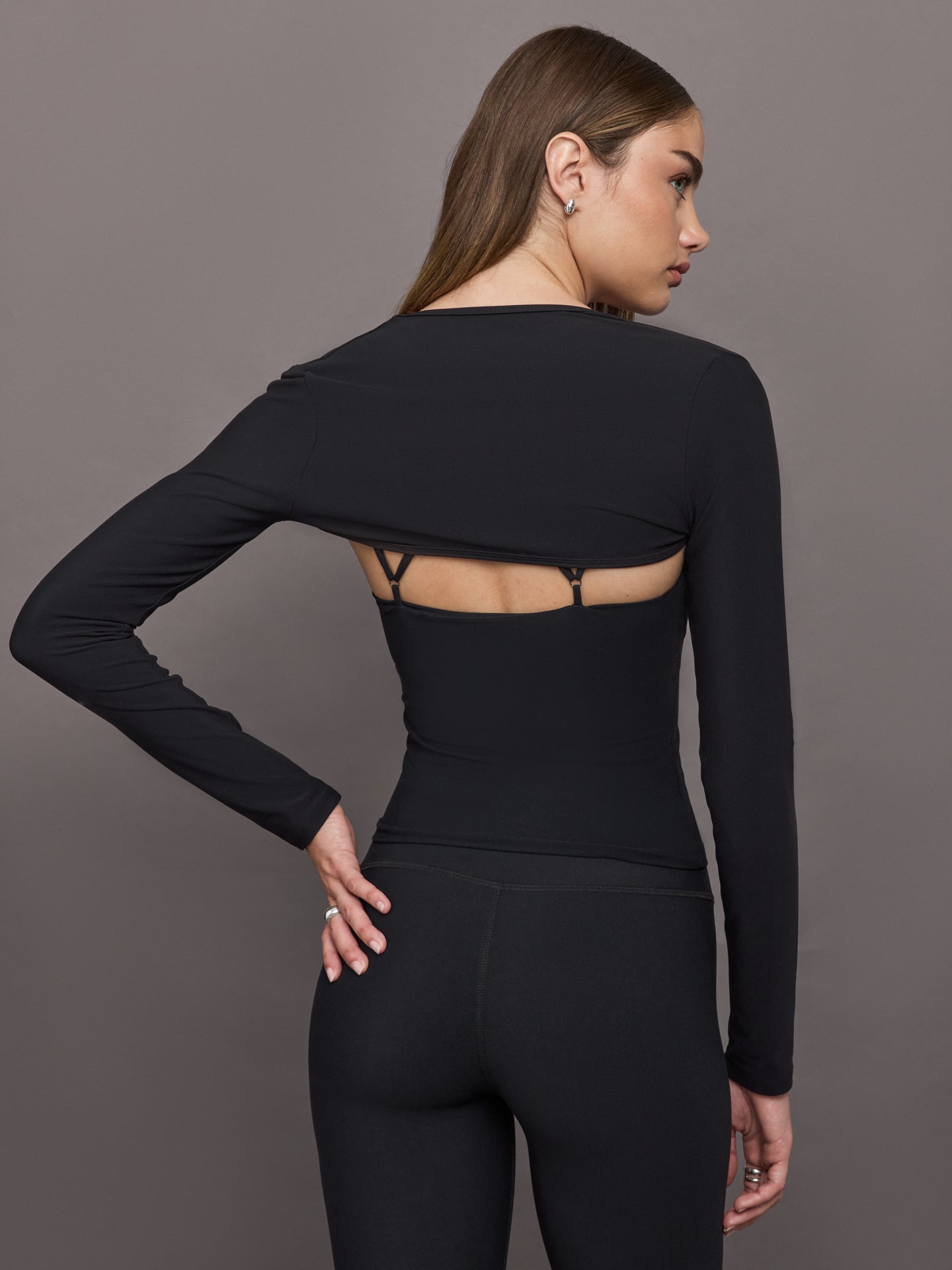 Long Sleeve Active Shrug in Melt - Black – Carbon38