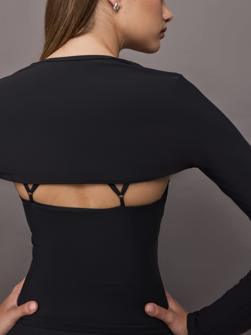 Long Sleeve Active Shrug in Melt - Black