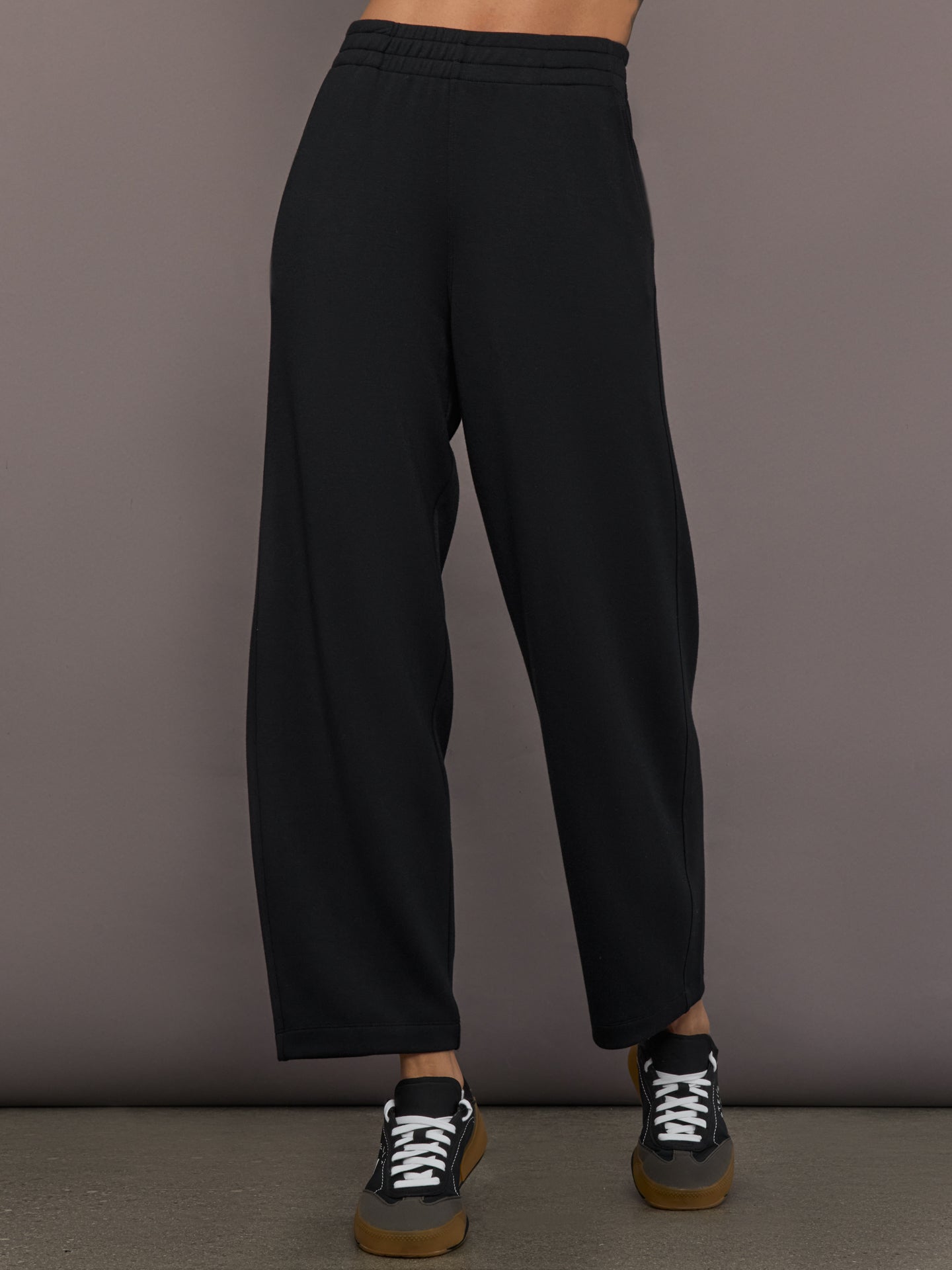Barrel Leg Pant in Interlock - Black – Carbon38