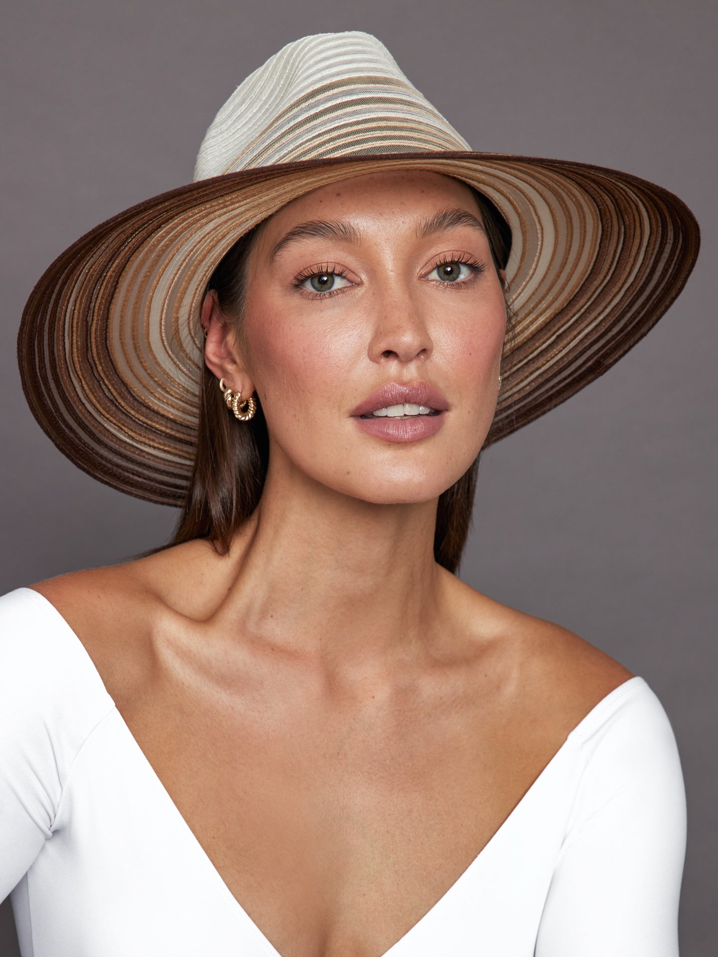 Emmanuelle Beige Chocolate Carbon38 emmanuelle-beige-chocolate-carbon38