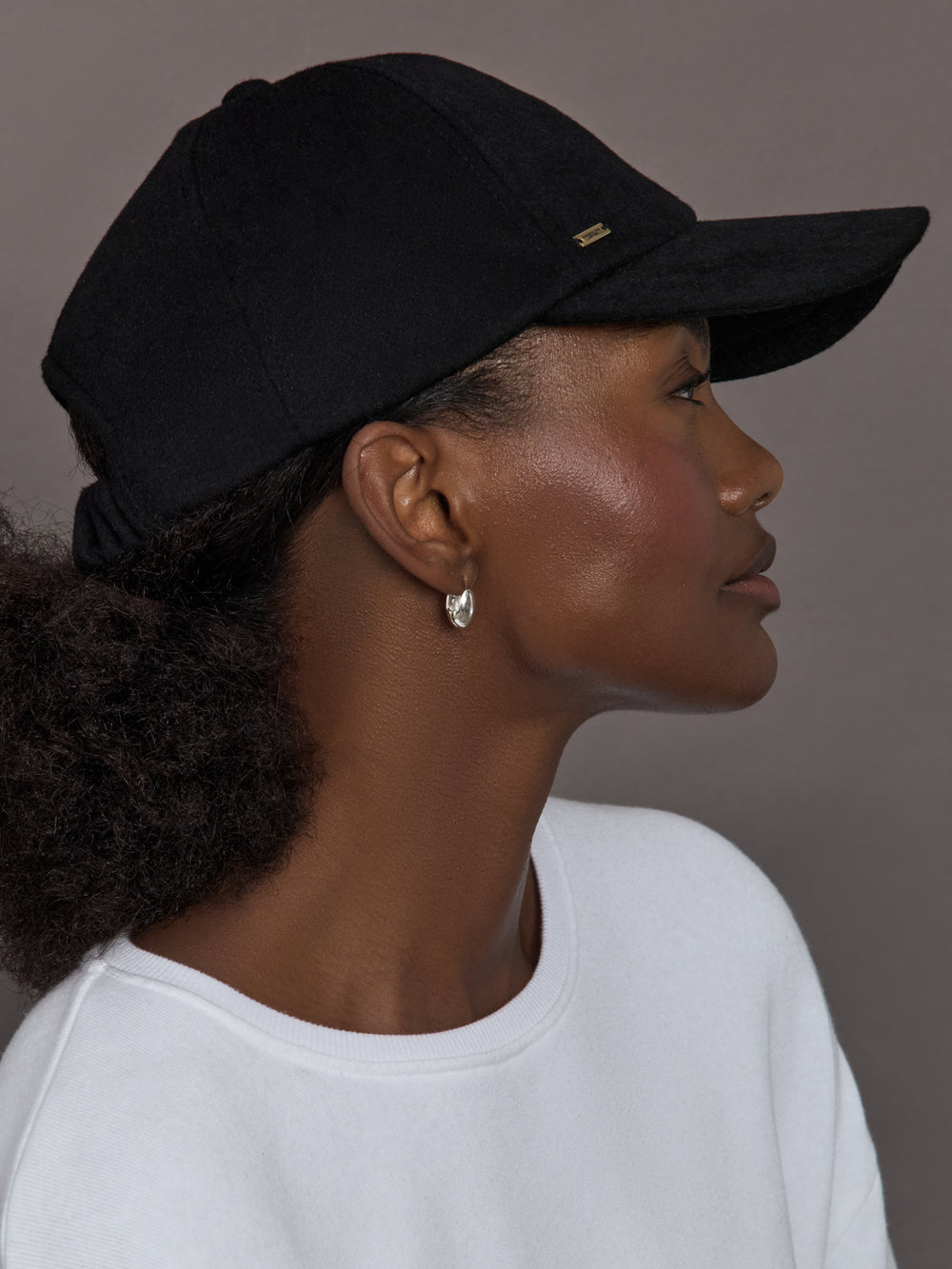 Model wearing black baseball cap