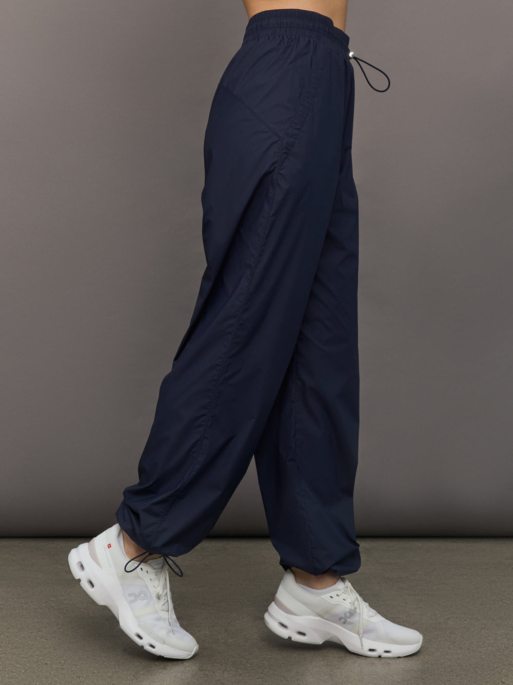 Model wears a pair of Navy joggers.