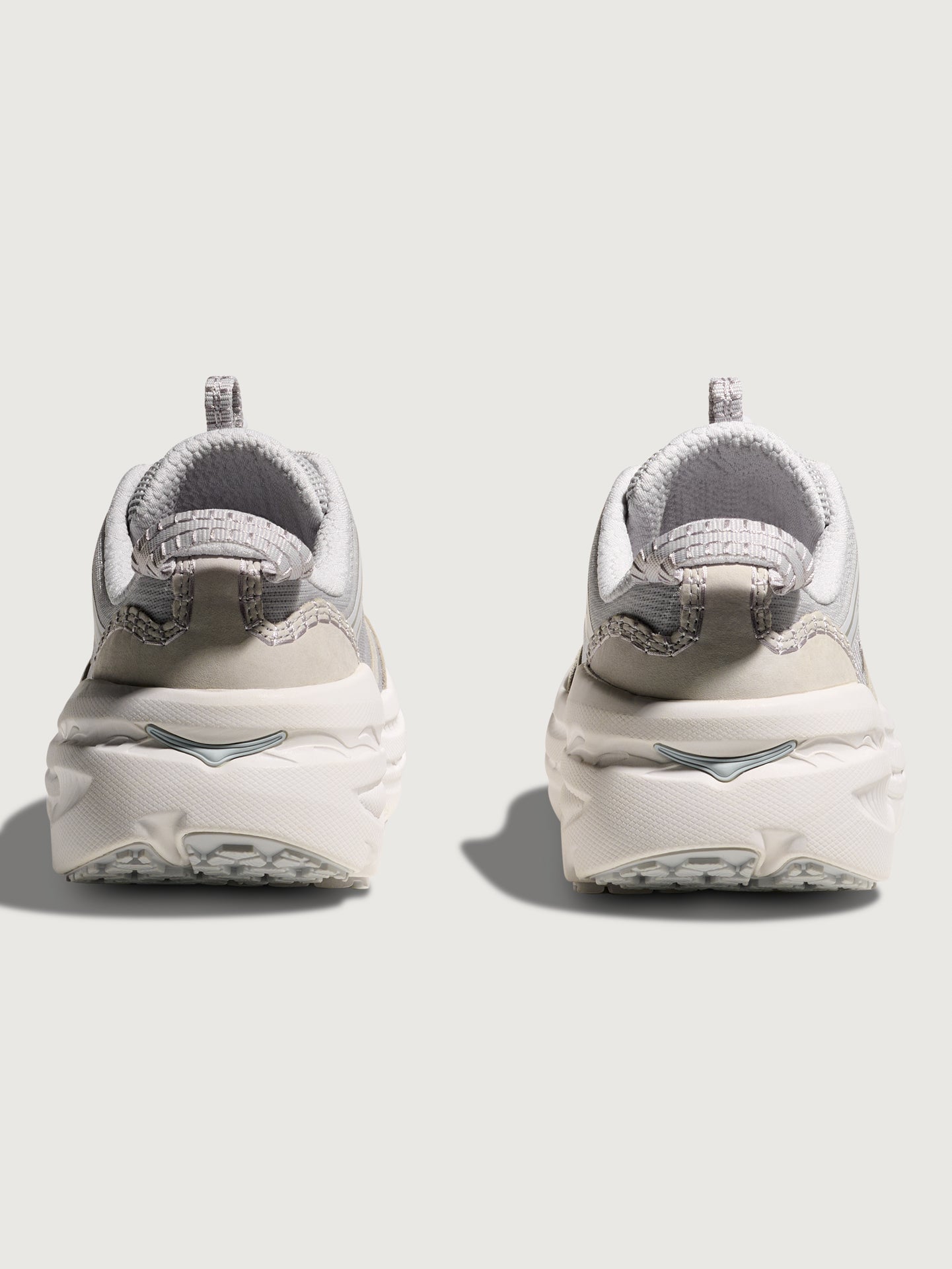 HOKA-1155351-CYWH-GREYOFFWHI-
