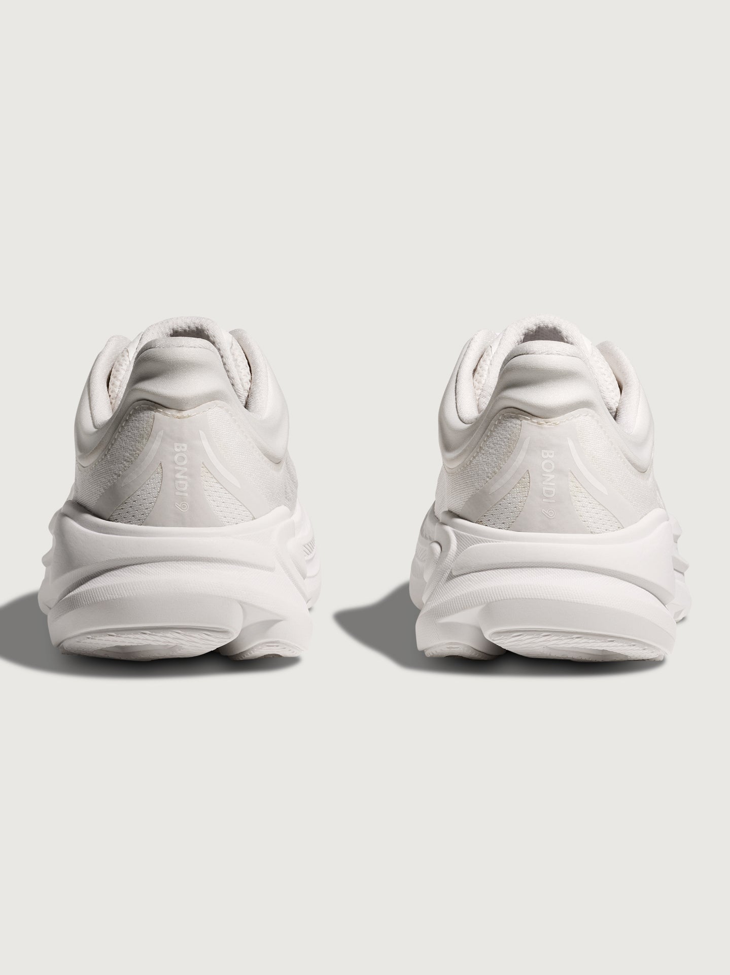 Bondi 9 - White/White – Carbon38