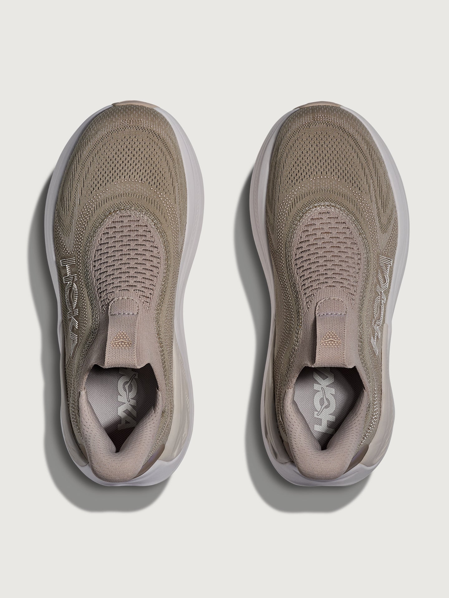 スカイワークアグリス Skyward Laceless - Putty/White – Carbon38