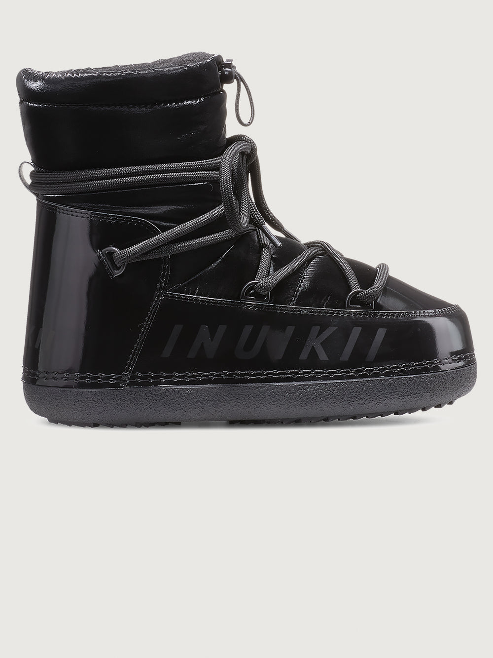 Black Inuikii boot on a light gray background