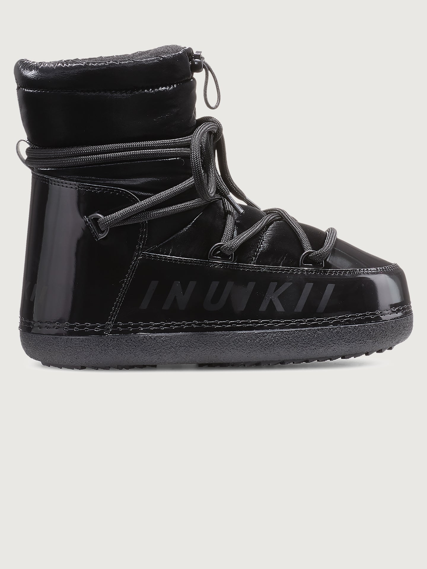 Black Inuikii boot on a light gray background