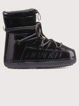 Black Inuikii boot on a light gray background