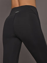Close-up of the Onyx Legging Black, highlighting the precision stitching and buttery-smooth performance fabric.