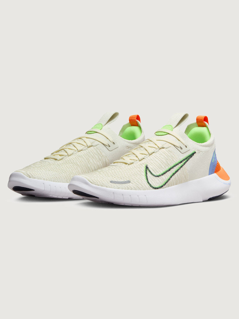 Nike Infinity Run 4 Prm - light bone/ volt-barely