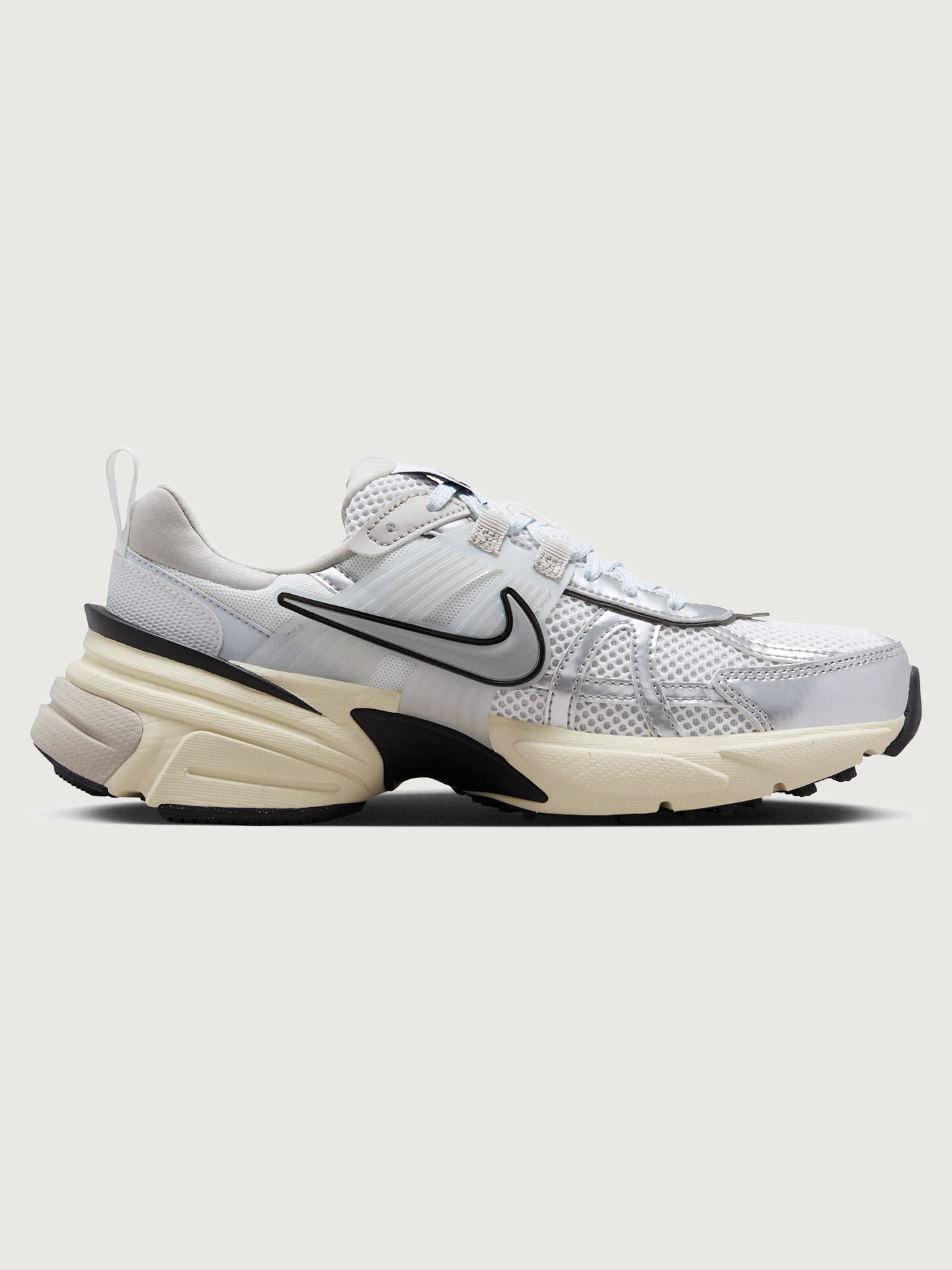 Nike V2k Run - Summit White/Metallic Silver – Carbon38