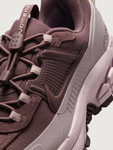 Nike Zoom Vomero Roam in Tattoo and Particle Rose, lace and upper close-up.