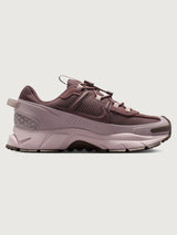 Nike Zoom Vomero Roam in Tattoo and Particle Rose, side view with mudguard detail.