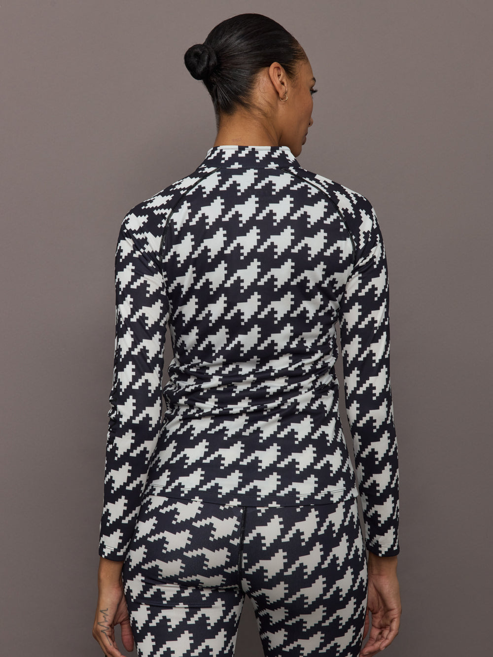 Back view of 1/4 Zip Base Layer Top in black and white houndstooth print with slim fit design.