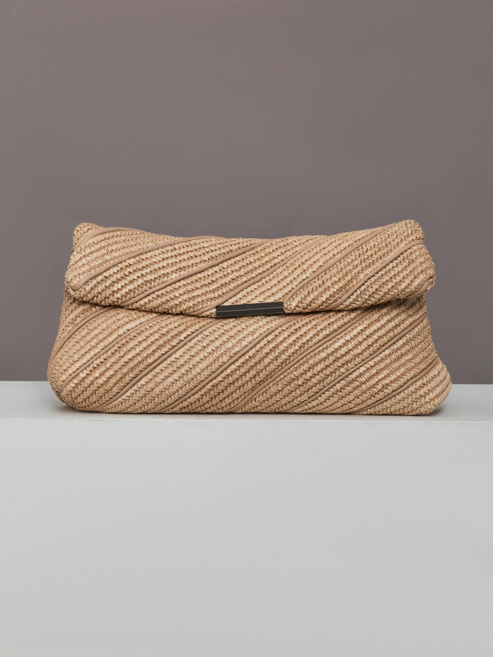 Embrace Clutch - Beige Luxe & Raffia