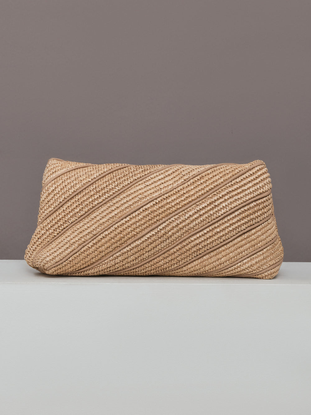 Embrace Clutch - Beige Luxe & Raffia