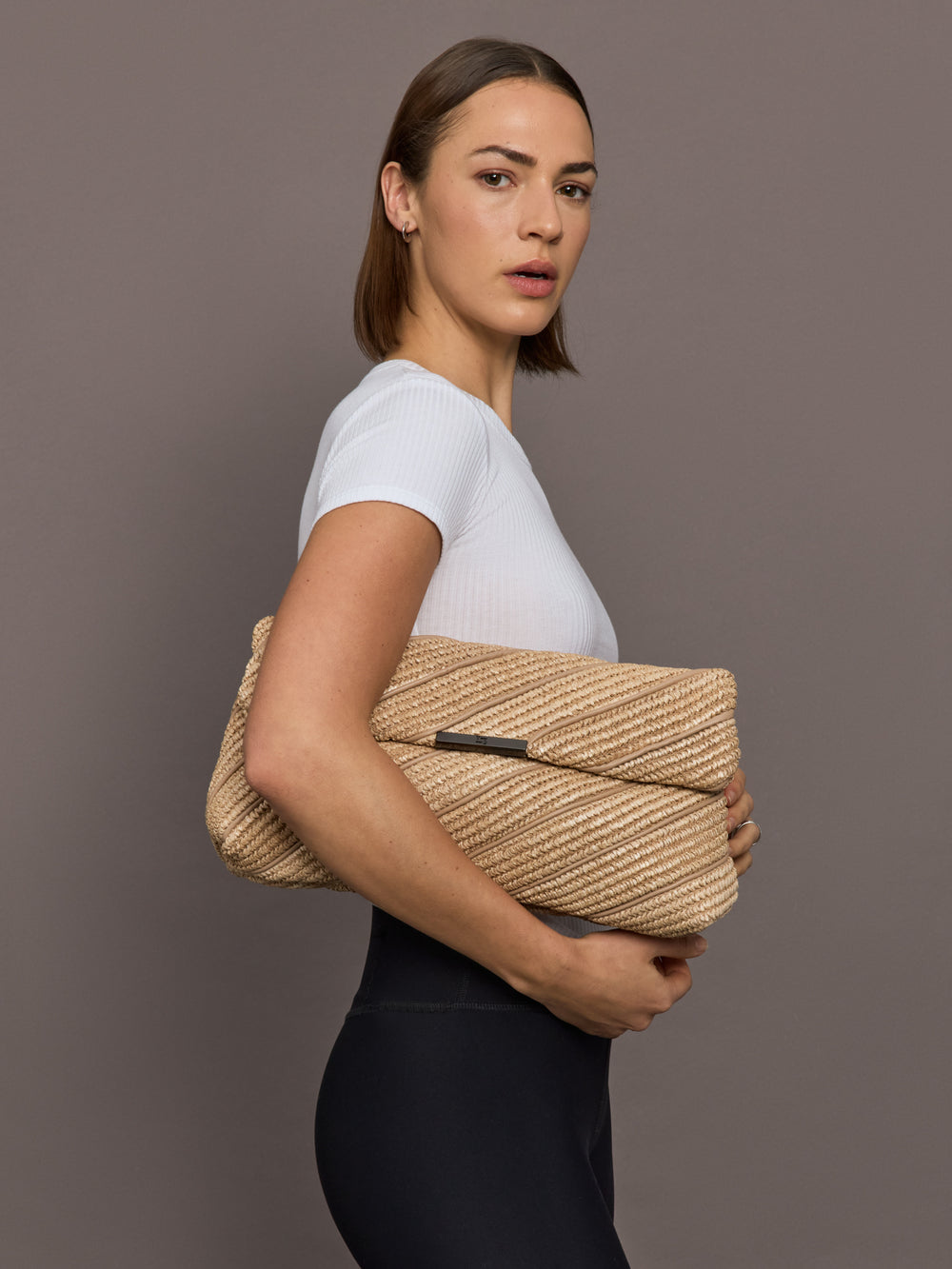 Embrace Clutch - Beige Luxe & Raffia