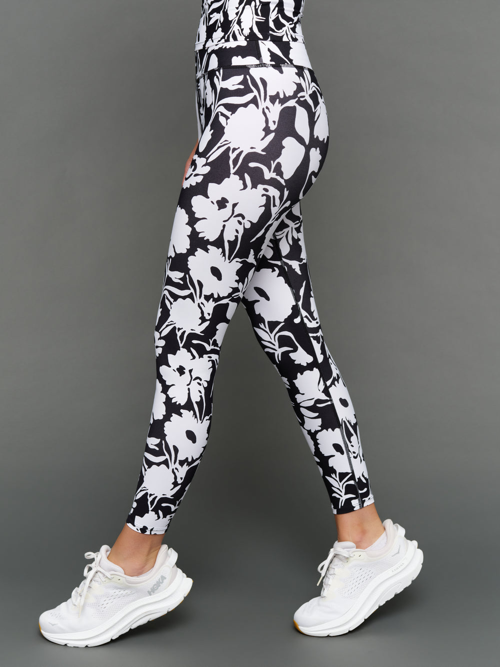 Model is wearing melt high-waisted legging floral print, side view.