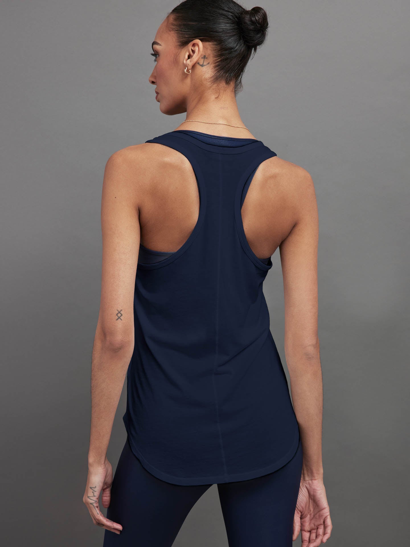 Carbon 38 Women's Blue Athletic Cropped Racer BAck Tank Top