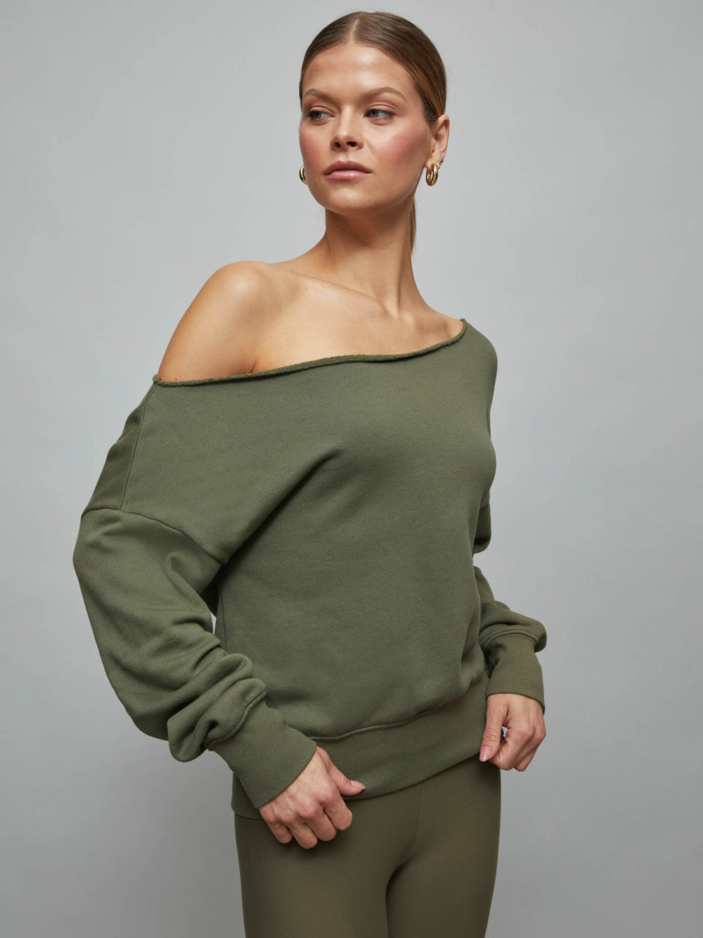 Off Shoulder Sweatshirt in French Terry - Olive – Carbon38