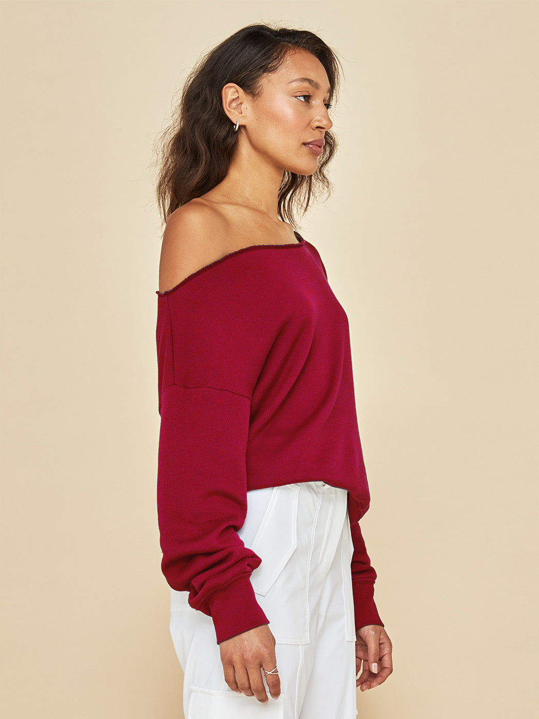 Off Shoulder Sweatshirt in French Terry Haute Red Carbon38