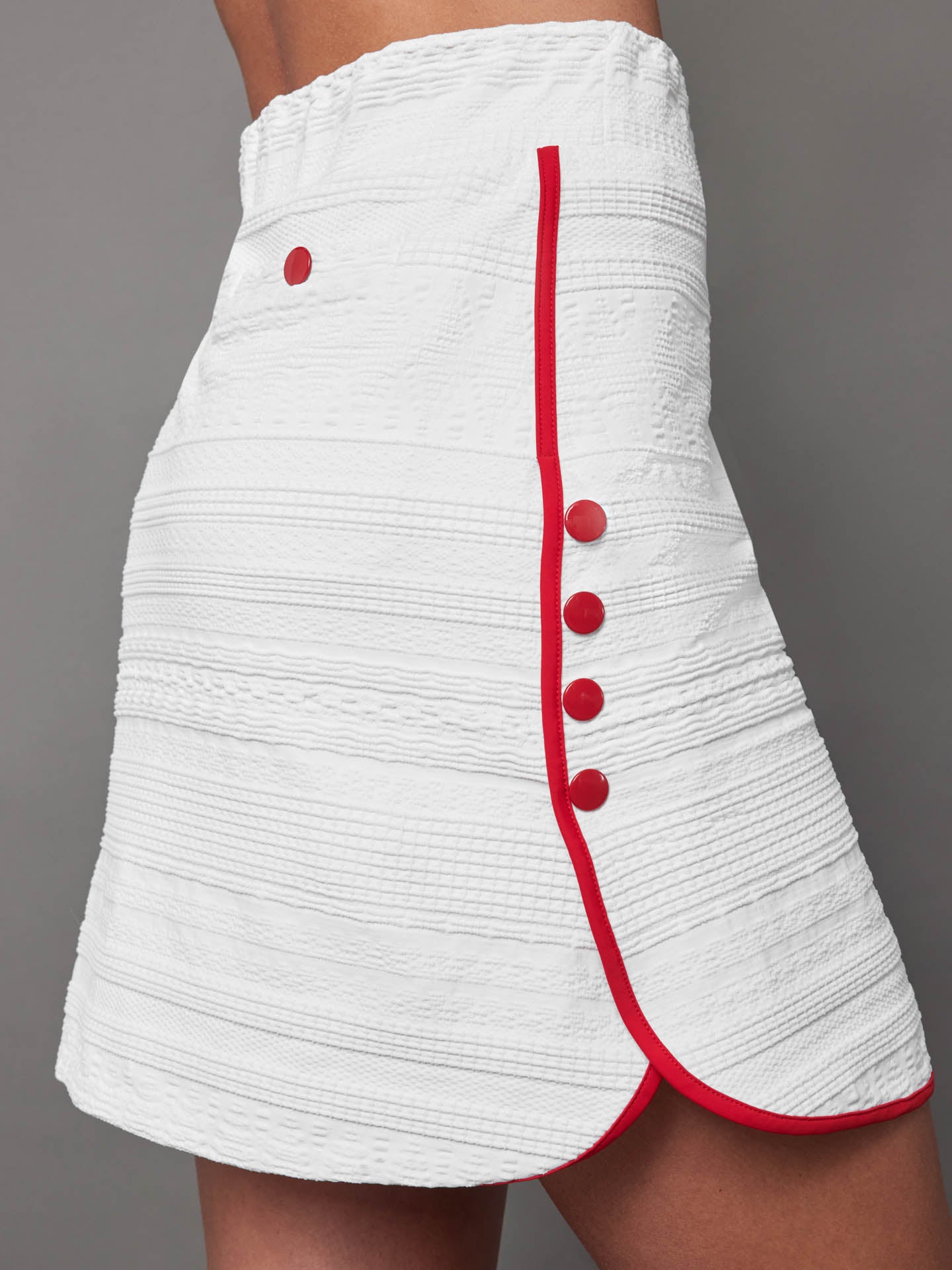 SIDE SNAP GOLF SKORT - White with Red Trim – Carbon38